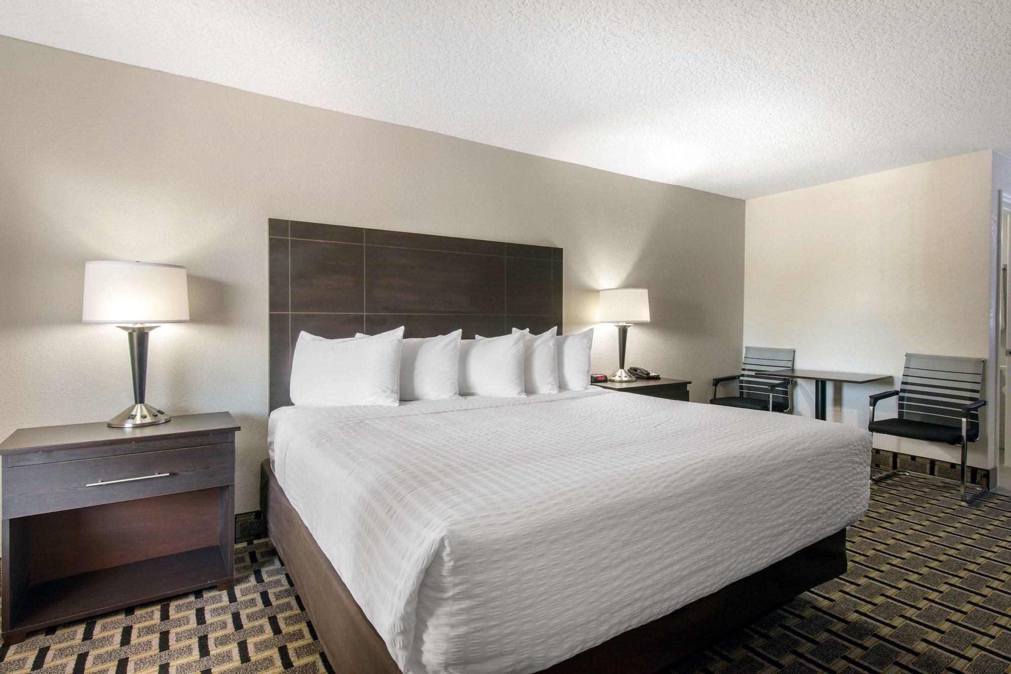Clarion Inn & Suites Kissimmee-Lake Buena Vista South المظهر الخارجي الصورة