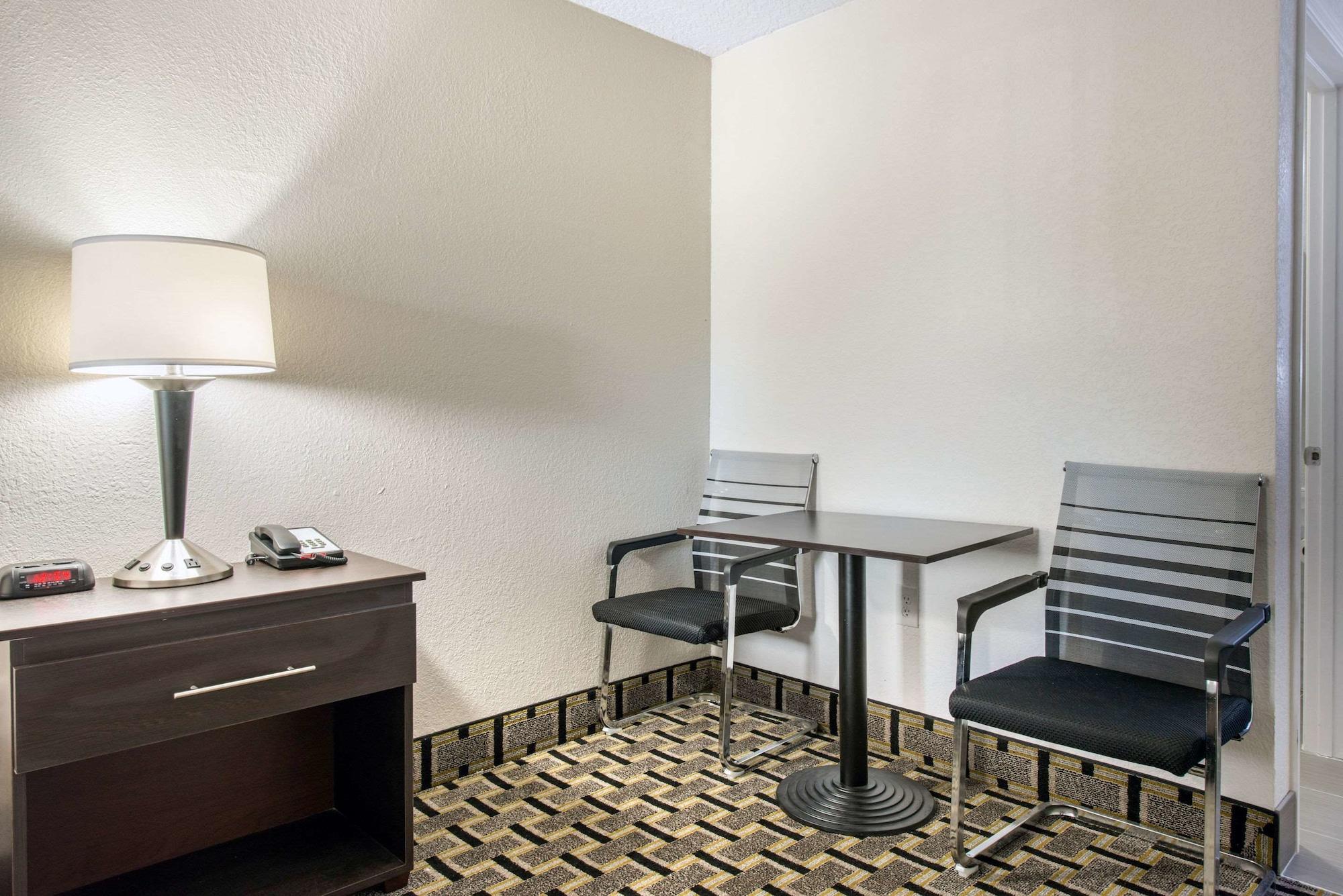 Clarion Inn & Suites Kissimmee-Lake Buena Vista South المظهر الخارجي الصورة