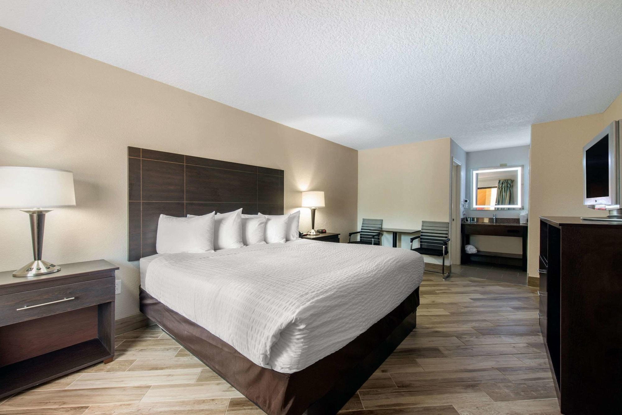 Clarion Inn & Suites Kissimmee-Lake Buena Vista South المظهر الخارجي الصورة