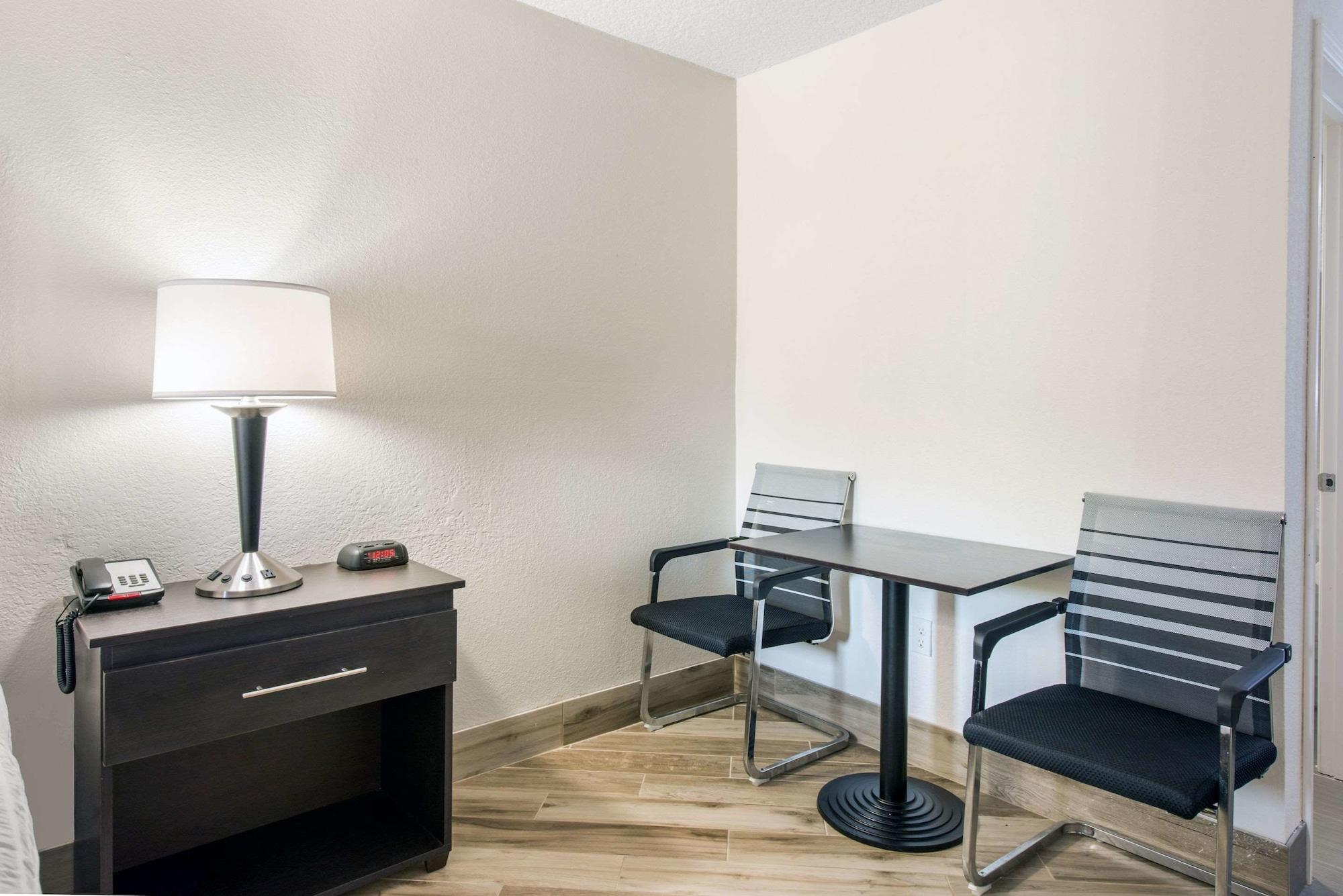 Clarion Inn & Suites Kissimmee-Lake Buena Vista South المظهر الخارجي الصورة