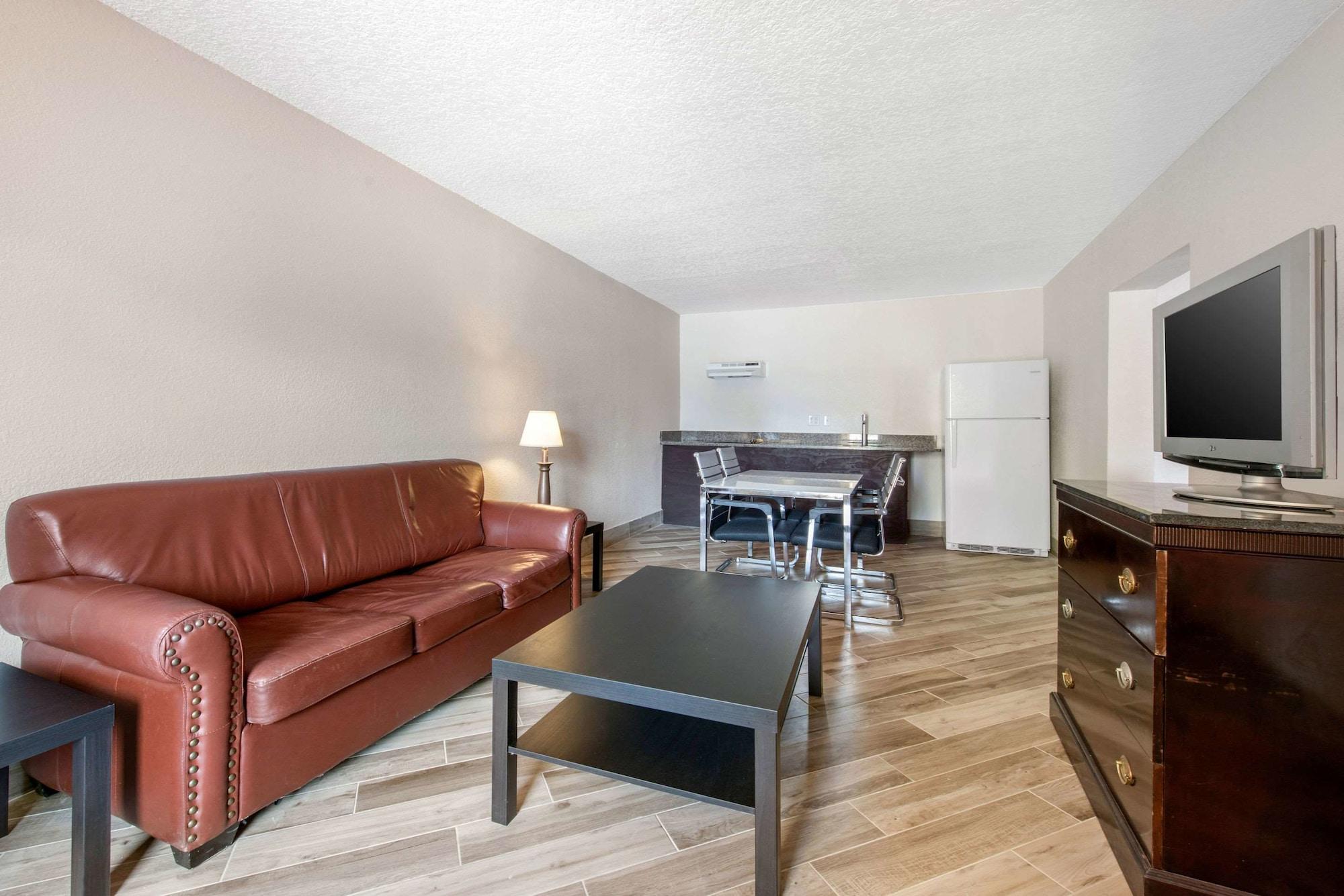 Clarion Inn & Suites Kissimmee-Lake Buena Vista South المظهر الخارجي الصورة