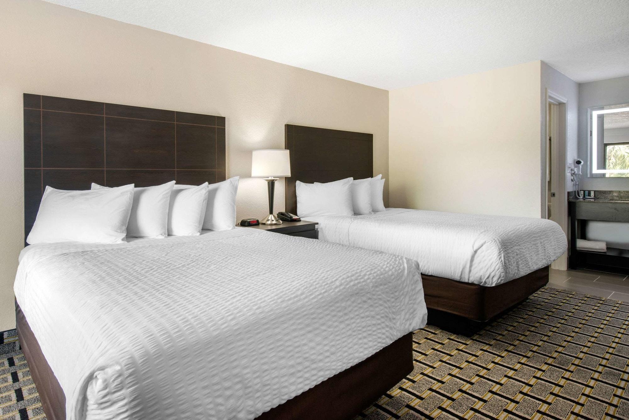 Clarion Inn & Suites Kissimmee-Lake Buena Vista South المظهر الخارجي الصورة