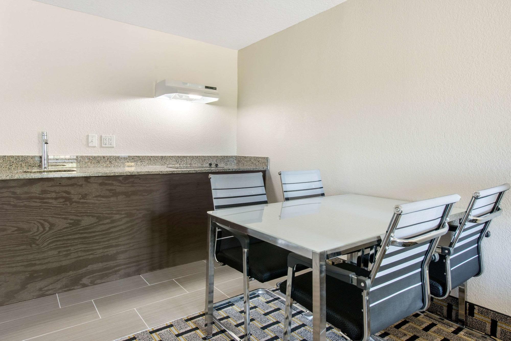 Clarion Inn & Suites Kissimmee-Lake Buena Vista South المظهر الخارجي الصورة