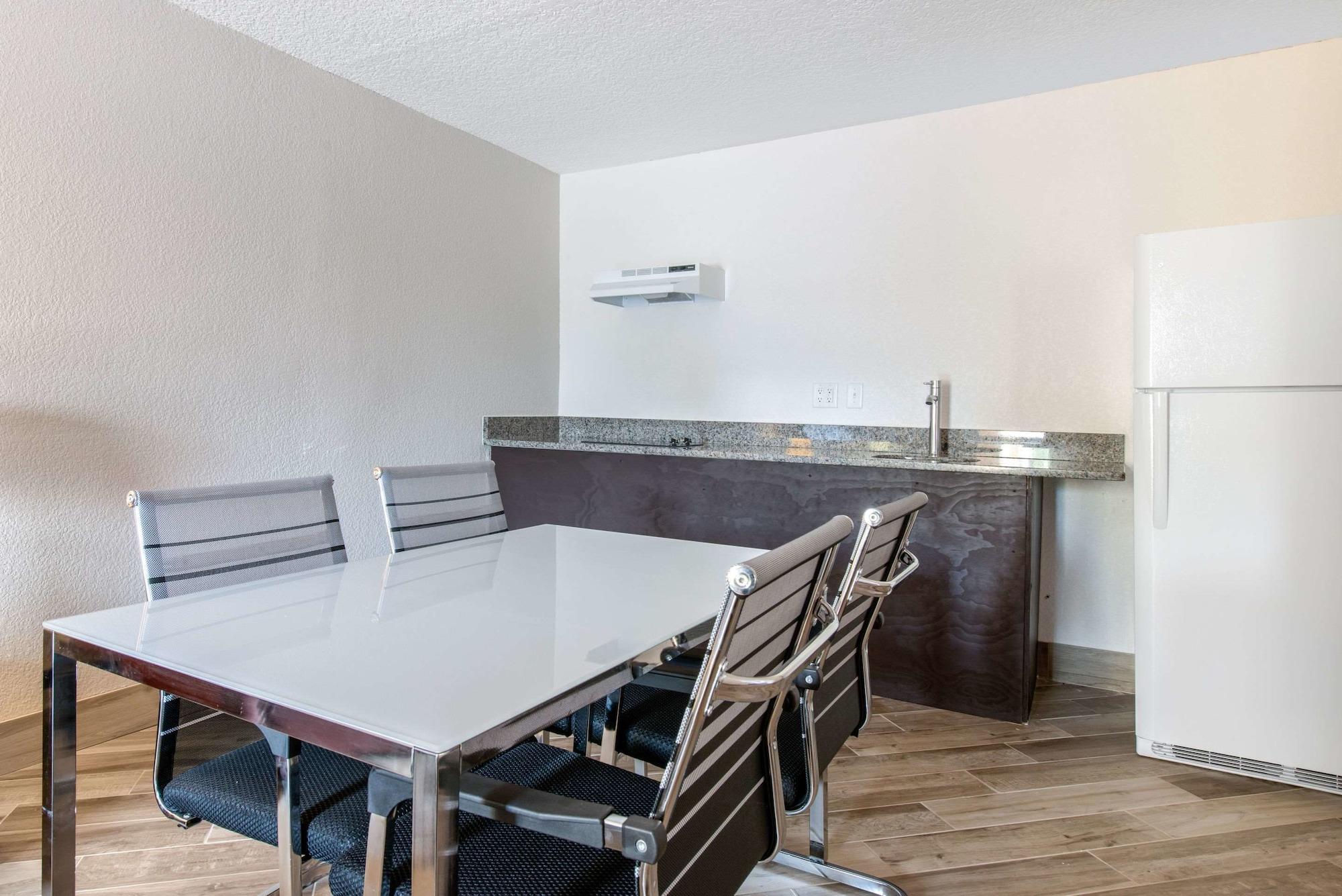 Clarion Inn & Suites Kissimmee-Lake Buena Vista South المظهر الخارجي الصورة