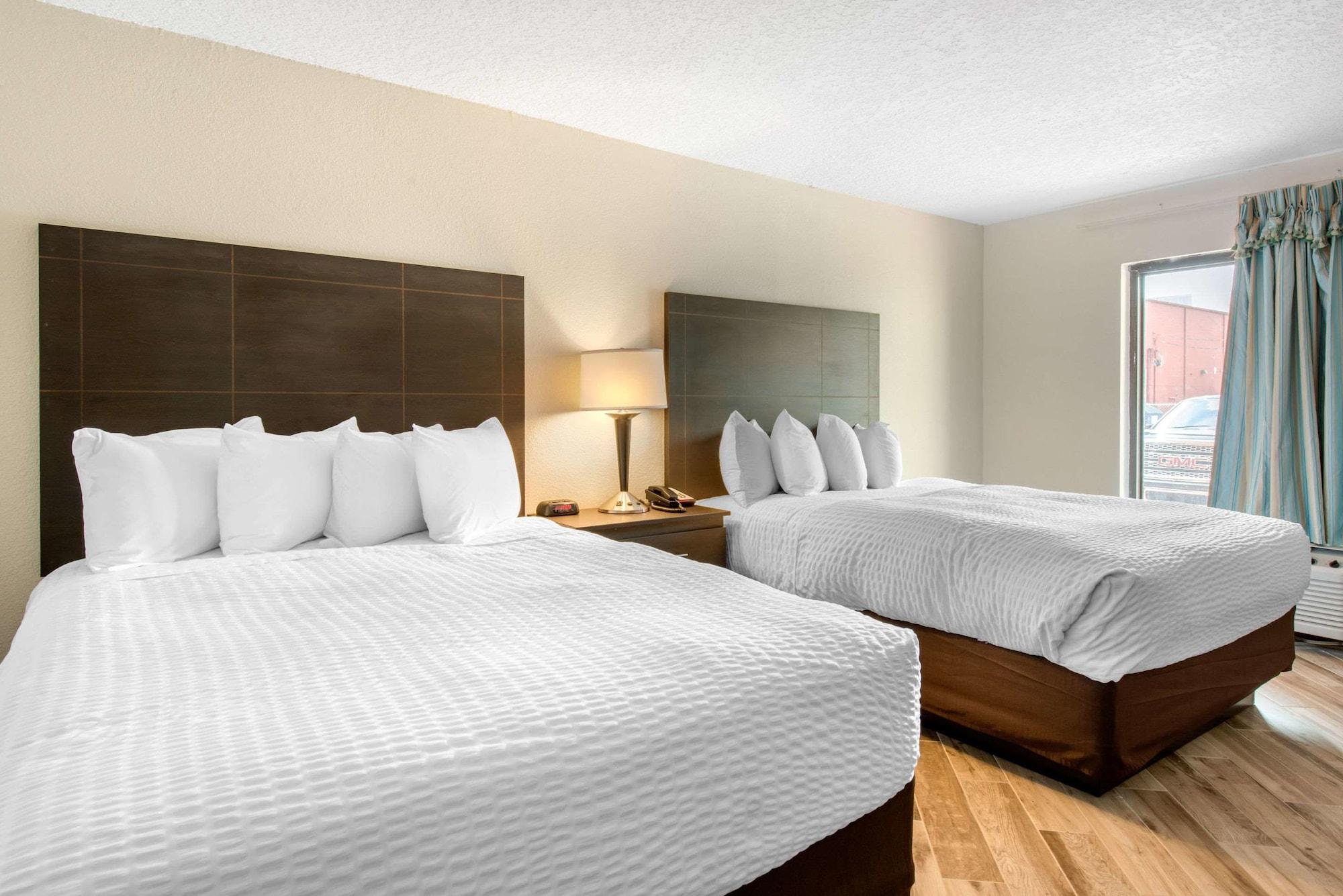 Clarion Inn & Suites Kissimmee-Lake Buena Vista South المظهر الخارجي الصورة