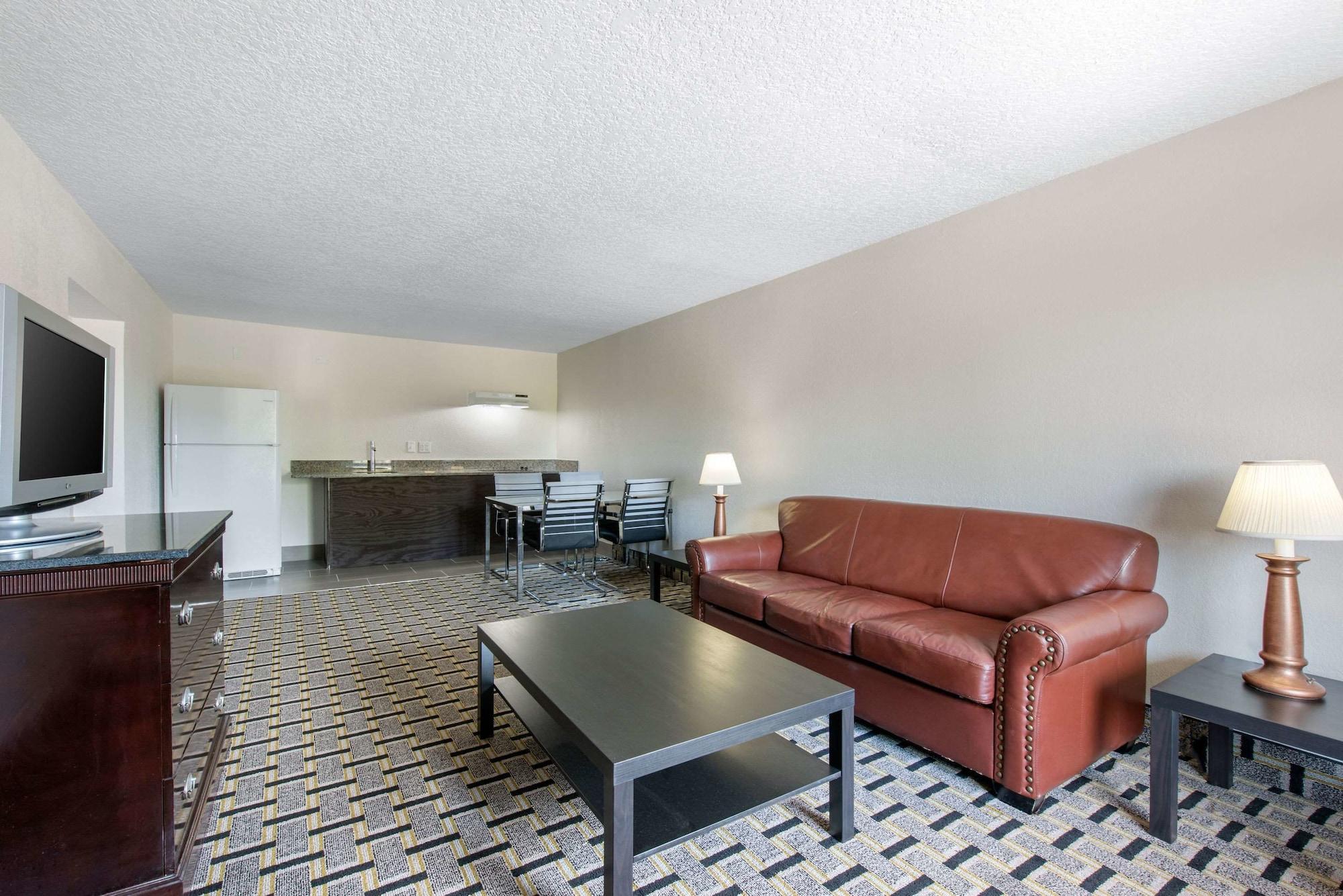 Clarion Inn & Suites Kissimmee-Lake Buena Vista South المظهر الخارجي الصورة