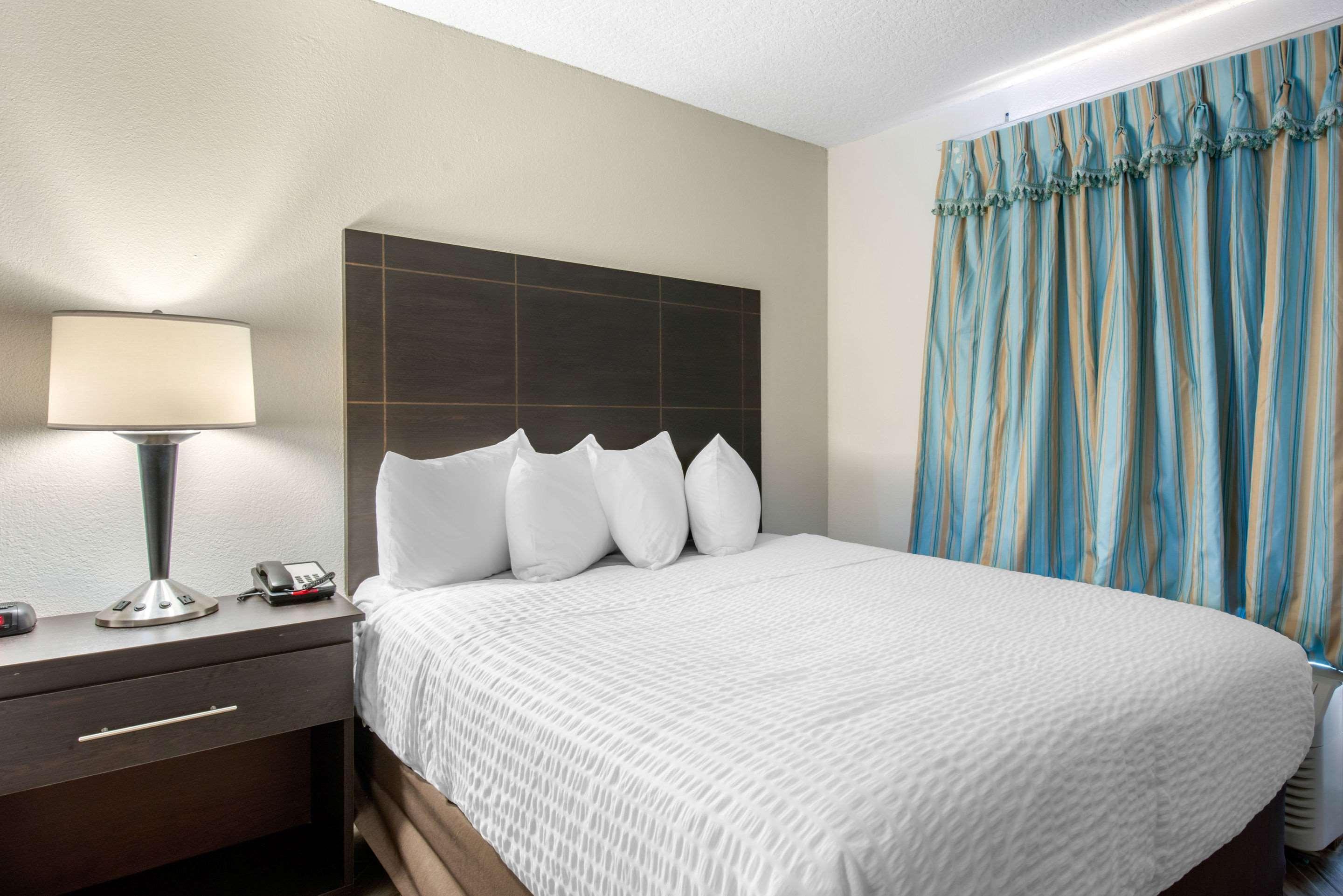 Clarion Inn & Suites Kissimmee-Lake Buena Vista South المظهر الخارجي الصورة