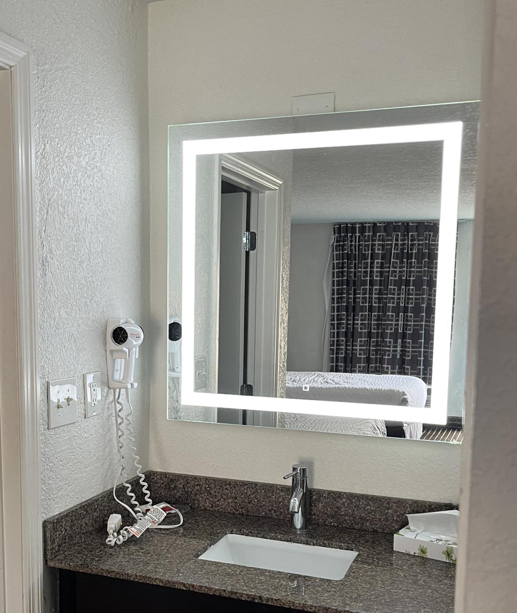 Clarion Inn & Suites Kissimmee-Lake Buena Vista South المظهر الخارجي الصورة