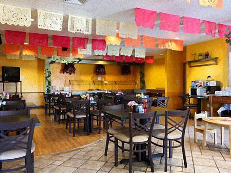Clarion Inn & Suites Kissimmee-Lake Buena Vista South المطعم الصورة