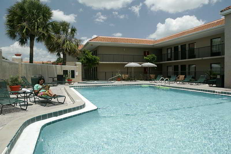Clarion Inn & Suites Kissimmee-Lake Buena Vista South المظهر الخارجي الصورة