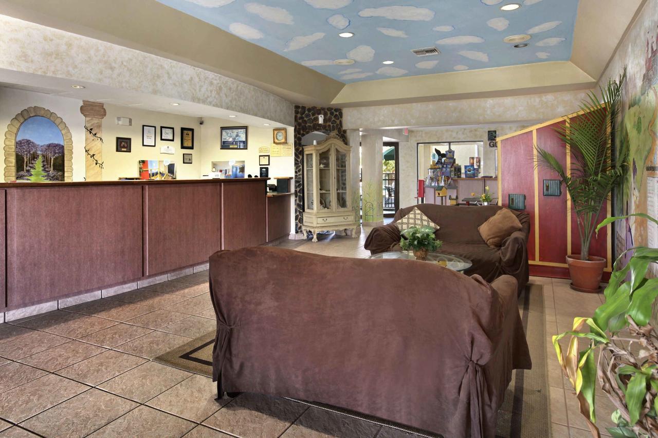 Clarion Inn & Suites Kissimmee-Lake Buena Vista South المظهر الخارجي الصورة