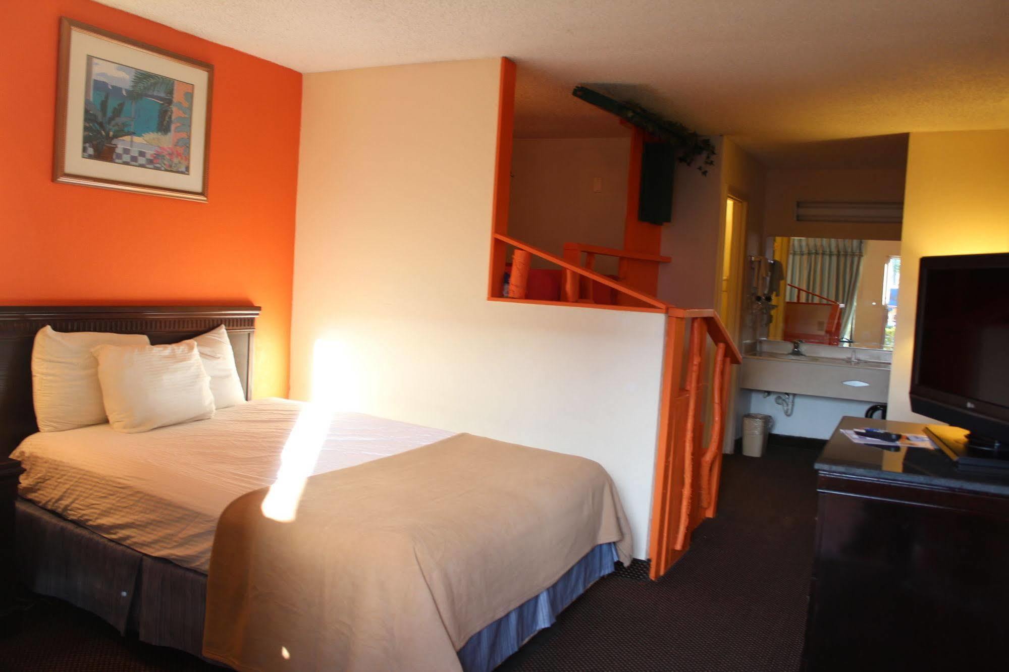 Clarion Inn & Suites Kissimmee-Lake Buena Vista South المظهر الخارجي الصورة