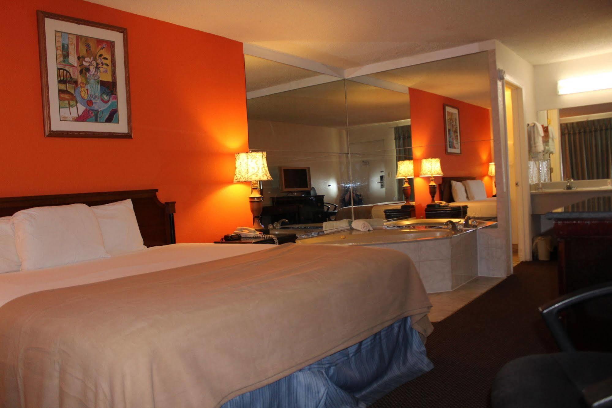 Clarion Inn & Suites Kissimmee-Lake Buena Vista South المظهر الخارجي الصورة