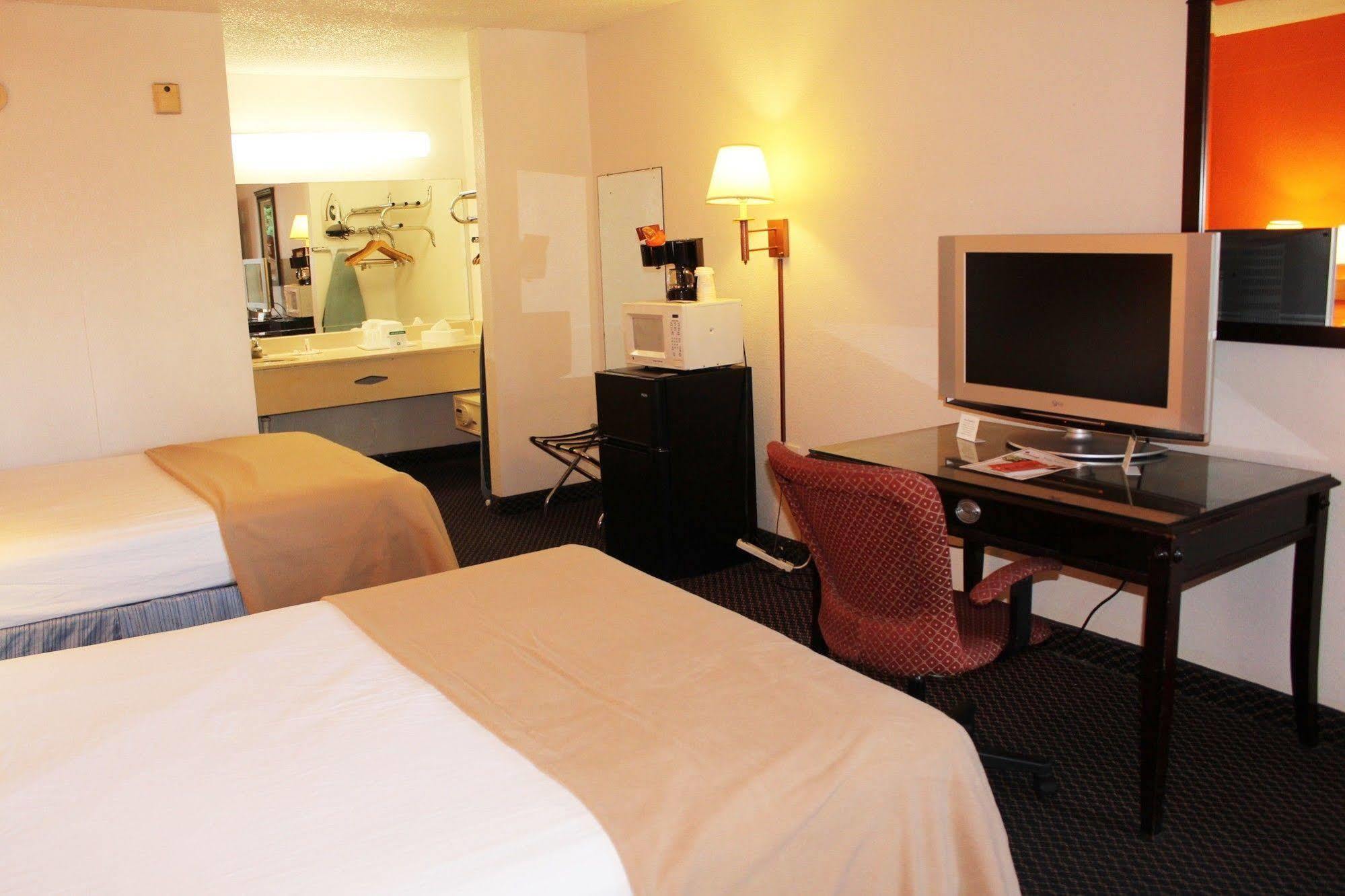 Clarion Inn & Suites Kissimmee-Lake Buena Vista South المظهر الخارجي الصورة